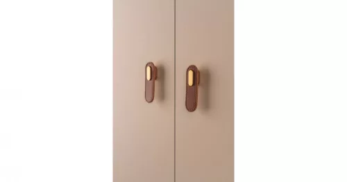 VIEFE oblong gomb fogantyú, Fekete bőr + fényes szürke P9931, 70mm